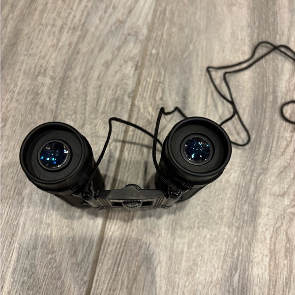 Bushnell 8 x 21 Binoculars with Case - Picture 6 of 6